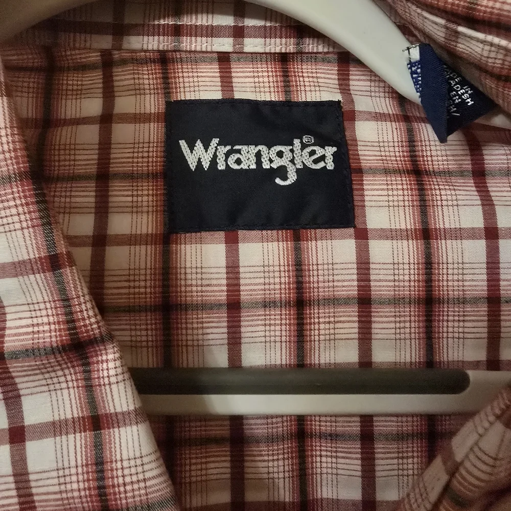 Wrangler Men's Red and White Plaid Button Down Shirt - Picture 4 of 6